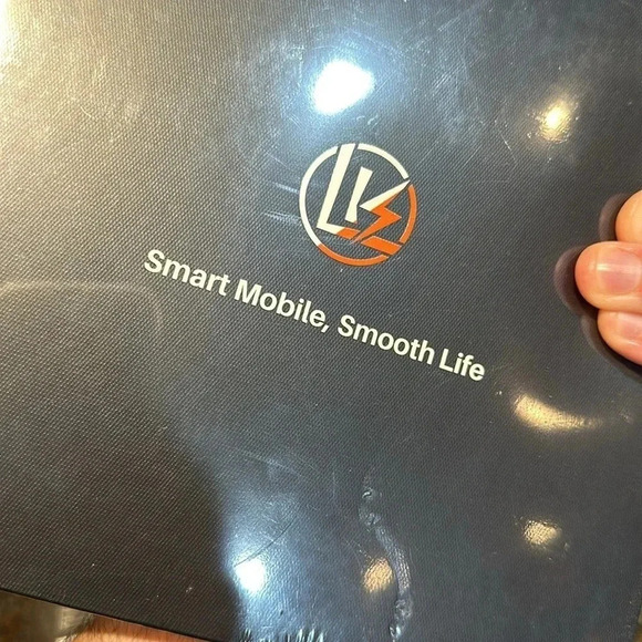 NWT iPhone 14 Pro Max Blk Silicone Phone Case & 2 Pack Screen Protector Sealed - Picture 4 of 8